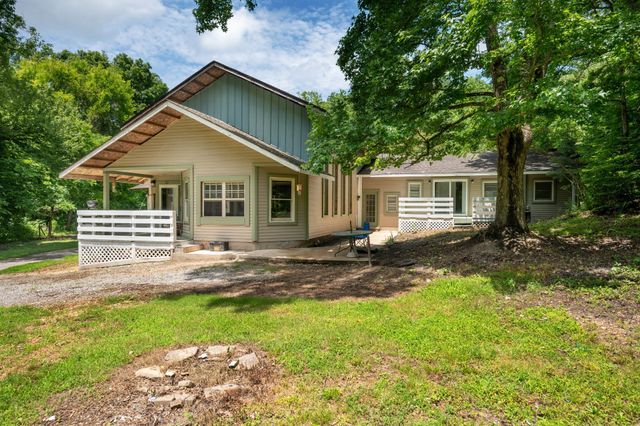 1791 Deer Creek Rd, Linden, TN 37096
