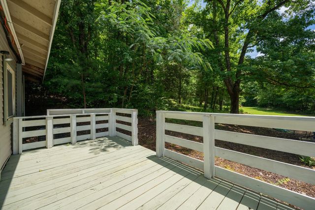 1791 Deer Creek Rd, Linden, TN 37096