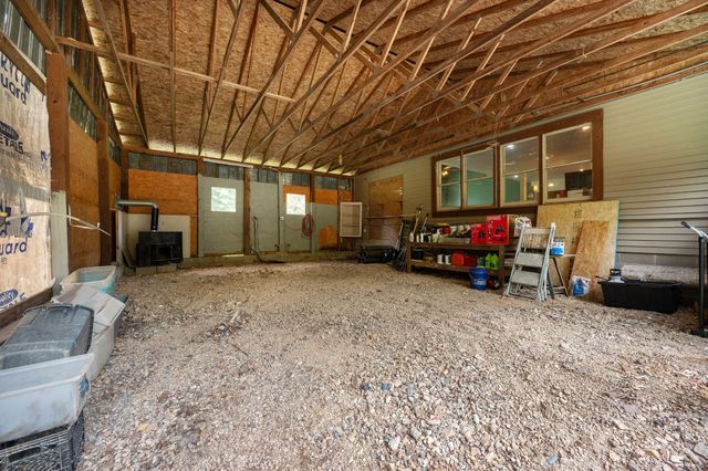 1791 Deer Creek Rd, Linden, TN 37096