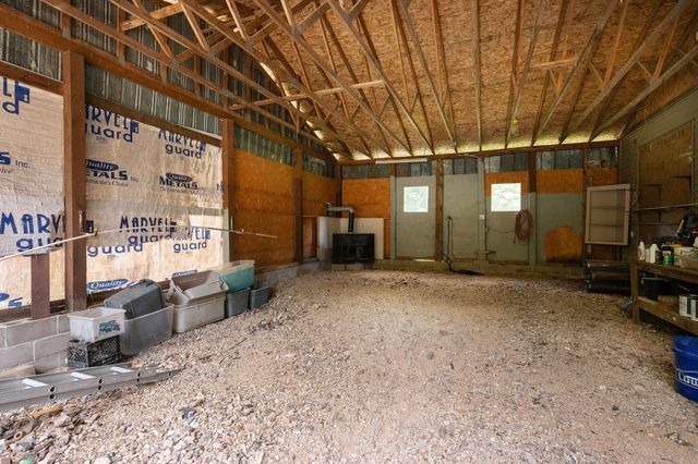 1791 Deer Creek Rd, Linden, TN 37096