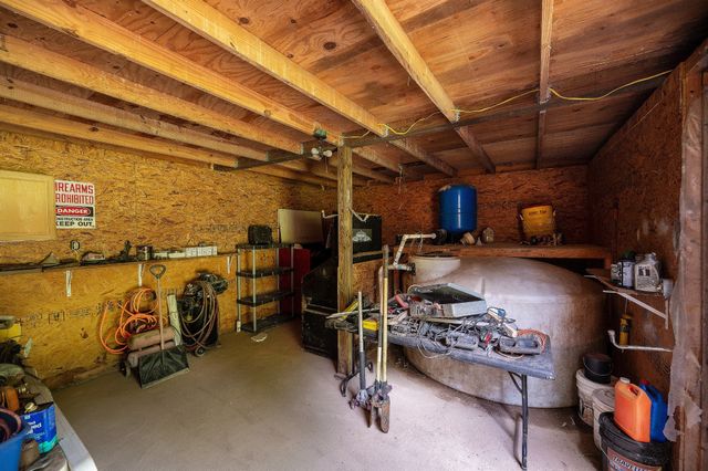 1791 Deer Creek Rd, Linden, TN 37096
