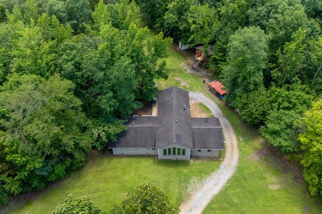 1791 Deer Creek Rd, Linden, TN 37096