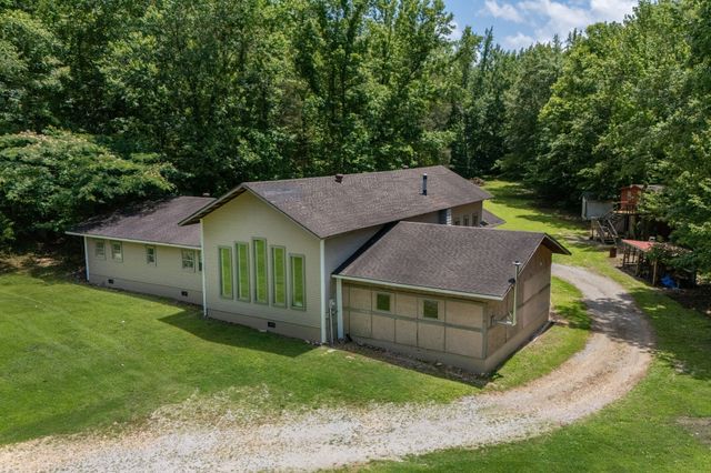 1791 Deer Creek Rd, Linden, TN 37096