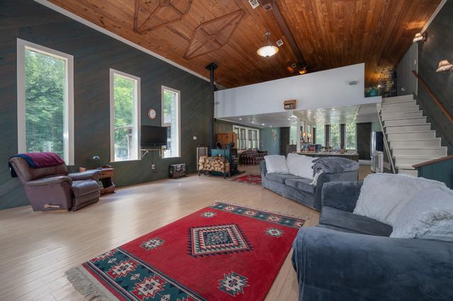 1791 Deer Creek Rd, Linden, TN 37096
