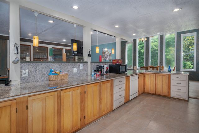 1791 Deer Creek Rd, Linden, TN 37096