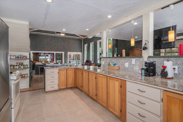 1791 Deer Creek Rd, Linden, TN 37096