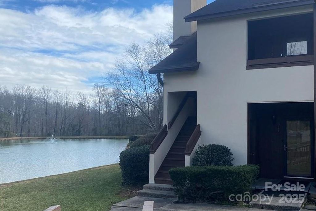 5718 Dockside Drive, Charlotte, NC 28227