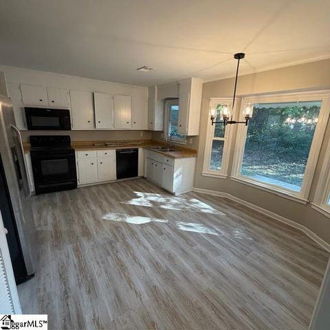 107 Ikes Court, Taylors, SC 29687