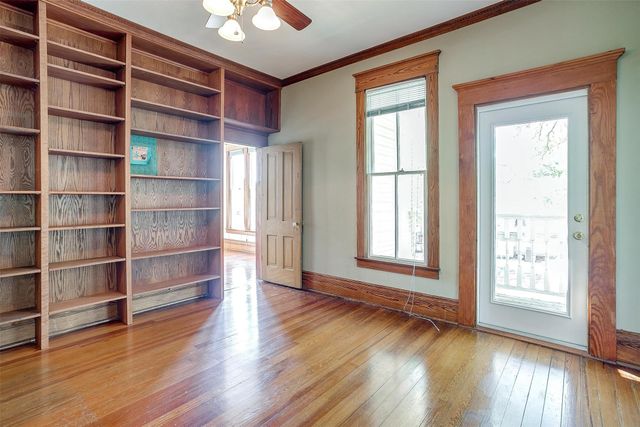 708 S Waco Street, Weatherford, TX 76086