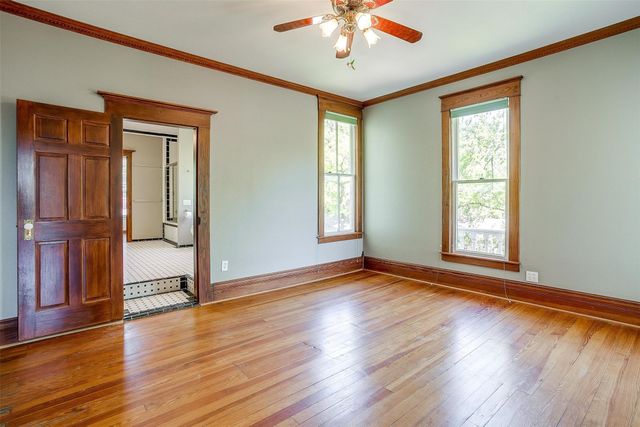 708 S Waco Street, Weatherford, TX 76086