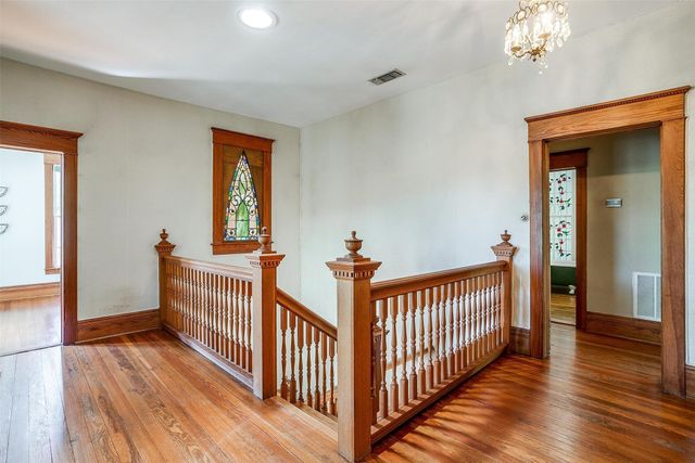 708 S Waco Street, Weatherford, TX 76086