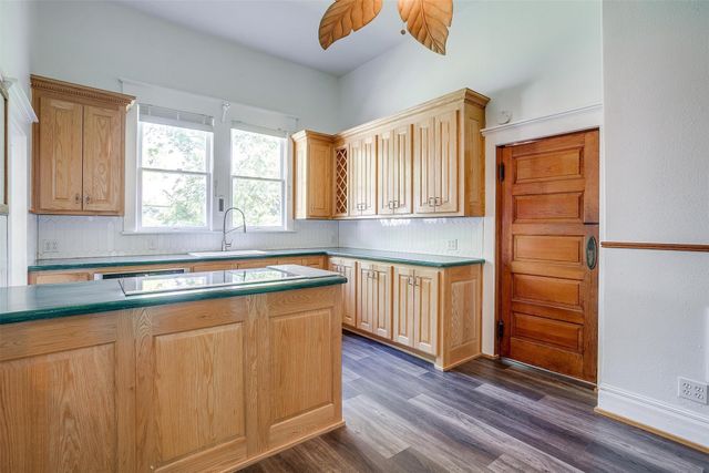 708 S Waco Street, Weatherford, TX 76086