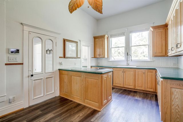 708 S Waco Street, Weatherford, TX 76086