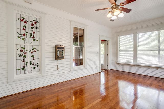 708 S Waco Street, Weatherford, TX 76086