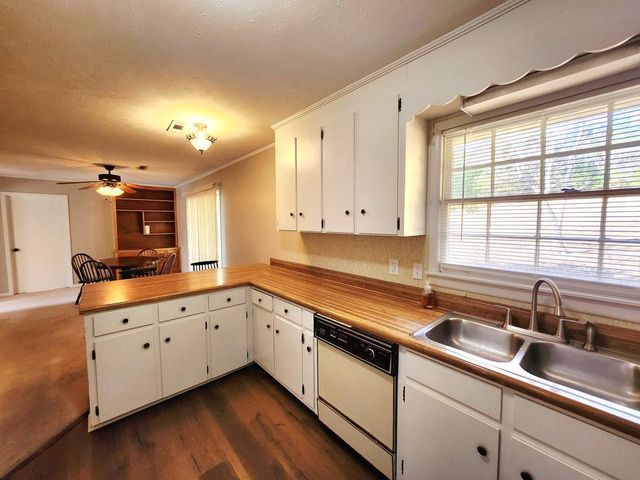 338 Parker Hills Dr, Ozark, AL 36360