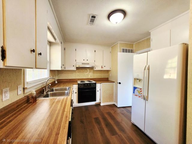 338 Parker Hills Dr, Ozark, AL 36360