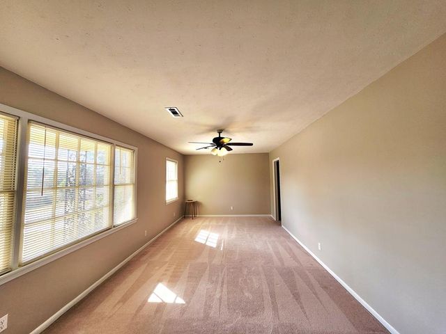 338 Parker Hills Dr, Ozark, AL 36360