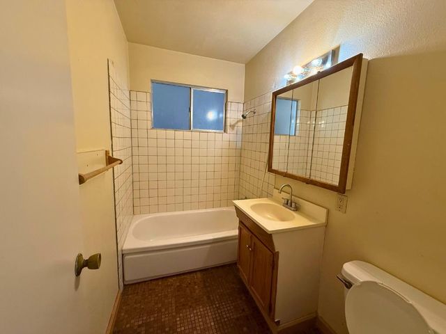 1123 Sutter, Modesto, CA 95351