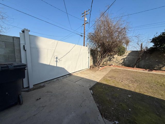 1123 Sutter, Modesto, CA 95351