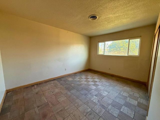 1123 Sutter, Modesto, CA 95351