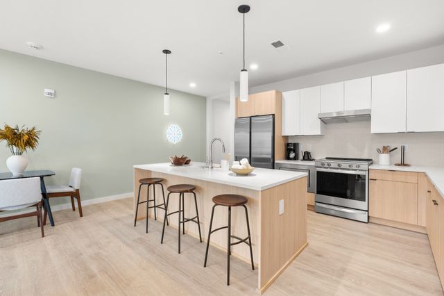 635 7th Ave S Apt 218, Nashville, TN 37203