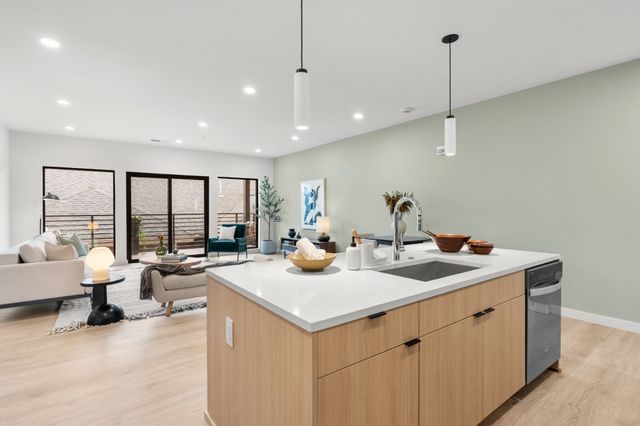 635 7th Ave S Apt 218, Nashville, TN 37203