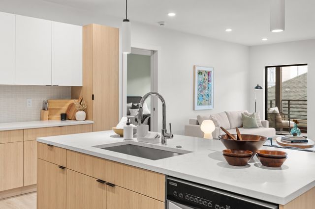 635 7th Ave S Apt 218, Nashville, TN 37203