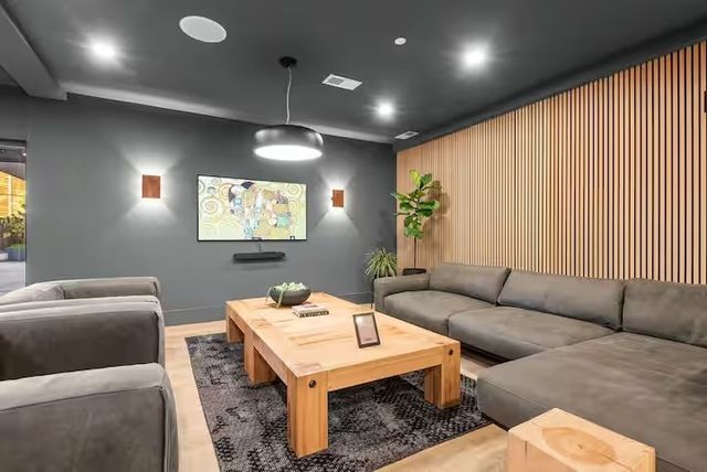 635 7th Ave S Apt 218, Nashville, TN 37203