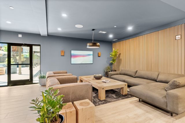 635 7th Ave S Apt 218, Nashville, TN 37203