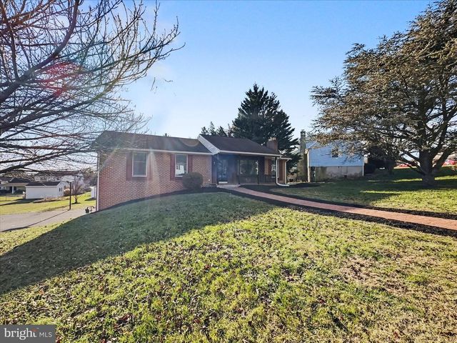 1629 YORKTOWNE DR, York, PA 17408