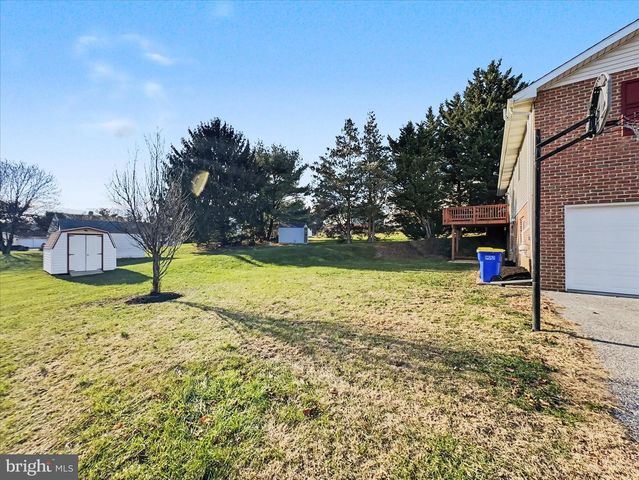 1629 YORKTOWNE DR, York, PA 17408