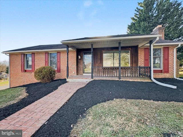 1629 YORKTOWNE DR, York, PA 17408