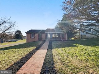 1629 YORKTOWNE DR, York, PA 17408