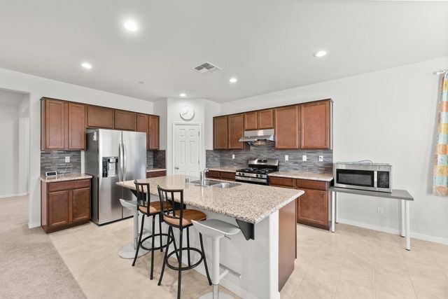 712 Renoir Ln, Stockton, CA 95209