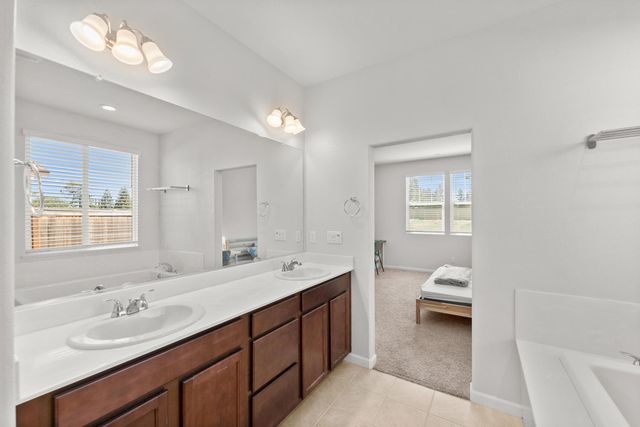 712 Renoir Ln, Stockton, CA 95209