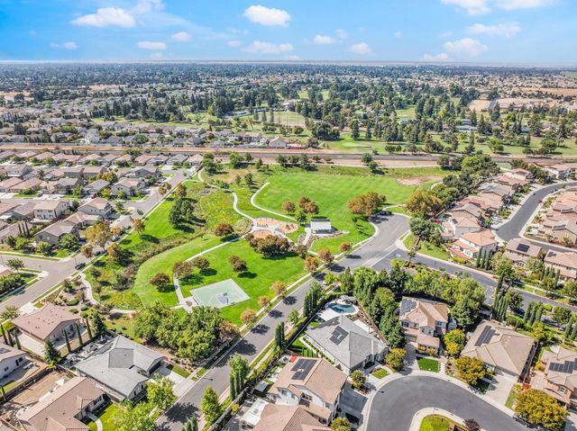 712 Renoir Ln, Stockton, CA 95209