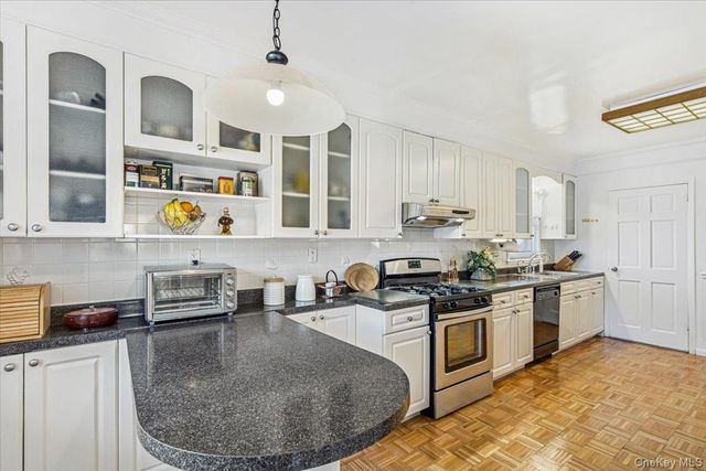 6461 230th Street, Oakland Gardens, NY 11364