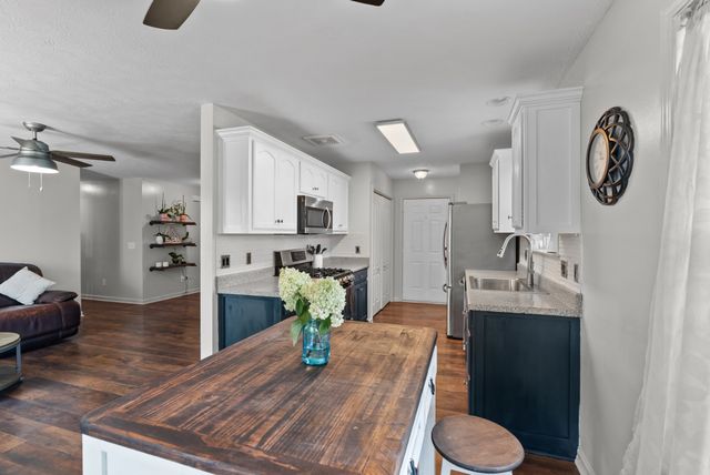 1620 Baucom Dr, Columbia, TN 38401