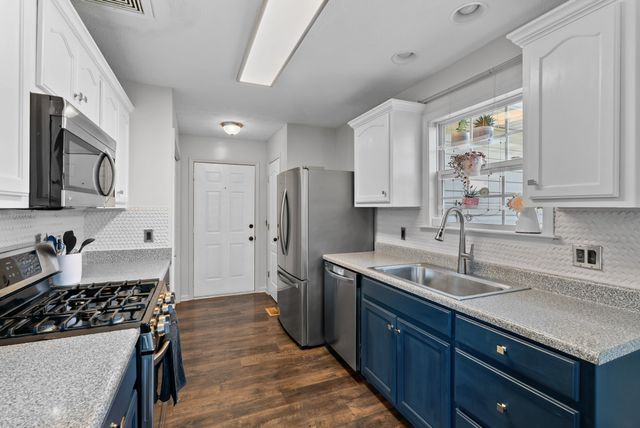 1620 Baucom Dr, Columbia, TN 38401