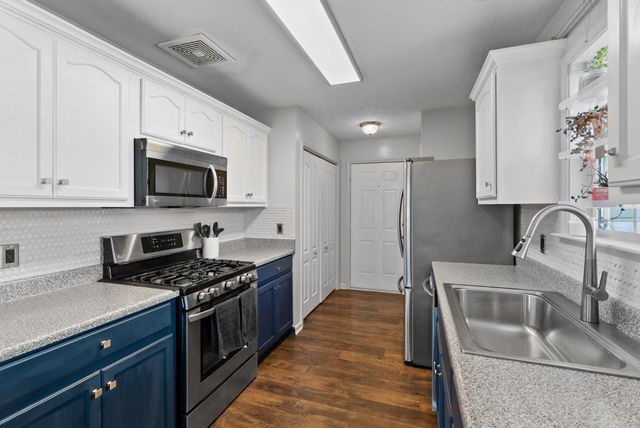 1620 Baucom Dr, Columbia, TN 38401
