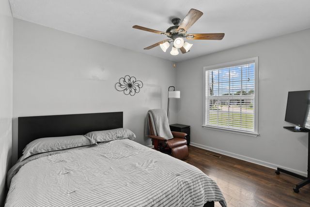 1620 Baucom Dr, Columbia, TN 38401