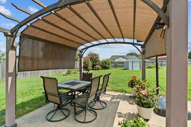 1620 Baucom Dr, Columbia, TN 38401