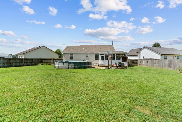 1620 Baucom Dr, Columbia, TN 38401