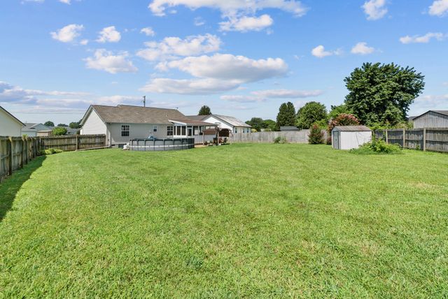 1620 Baucom Dr, Columbia, TN 38401