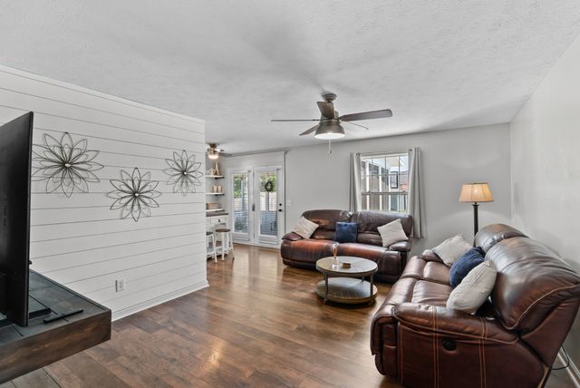 1620 Baucom Dr, Columbia, TN 38401