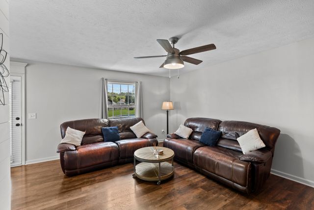 1620 Baucom Dr, Columbia, TN 38401