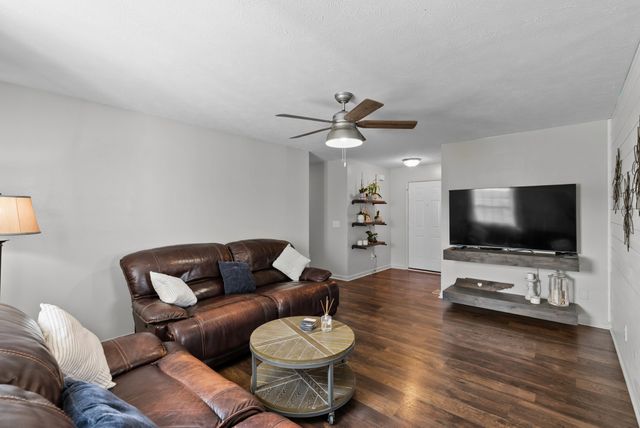 1620 Baucom Dr, Columbia, TN 38401