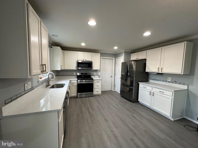 11 GRANITE CT, Fredericksburg, VA 22406