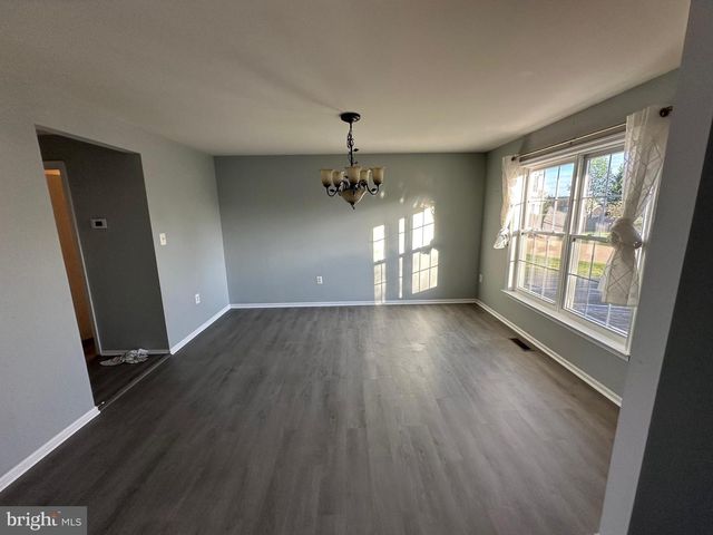 11 GRANITE CT, Fredericksburg, VA 22406