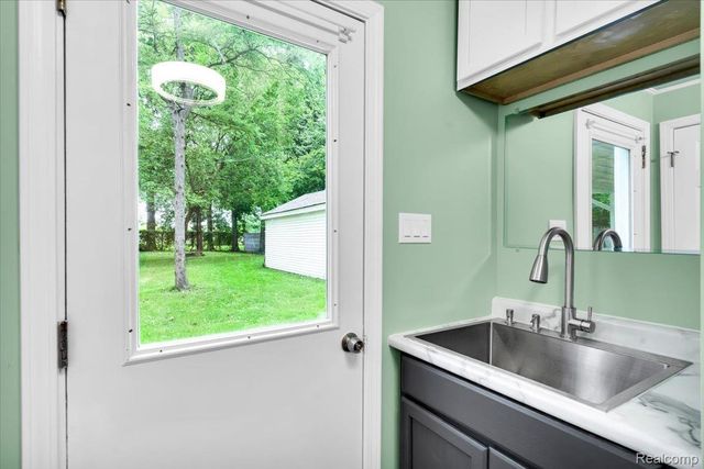 27769 Gilbert Drive, Warren, MI 48093